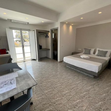 White Lily Suites & Lofts - Adults Only 16 Plus Perivolos  Exterior photo
