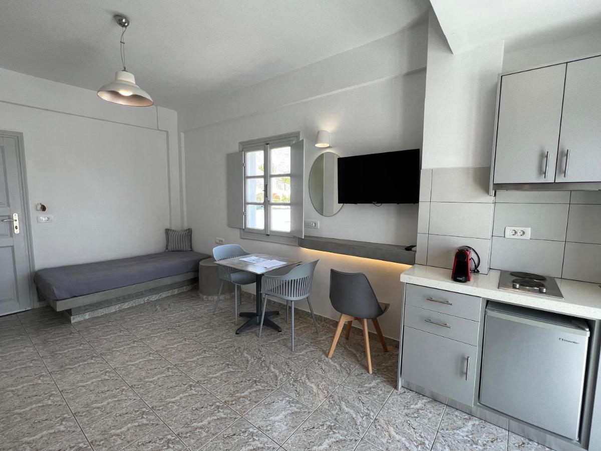 White Lily Suites & Lofts - Adults Only 16 Plus Perivolos  Exterior photo