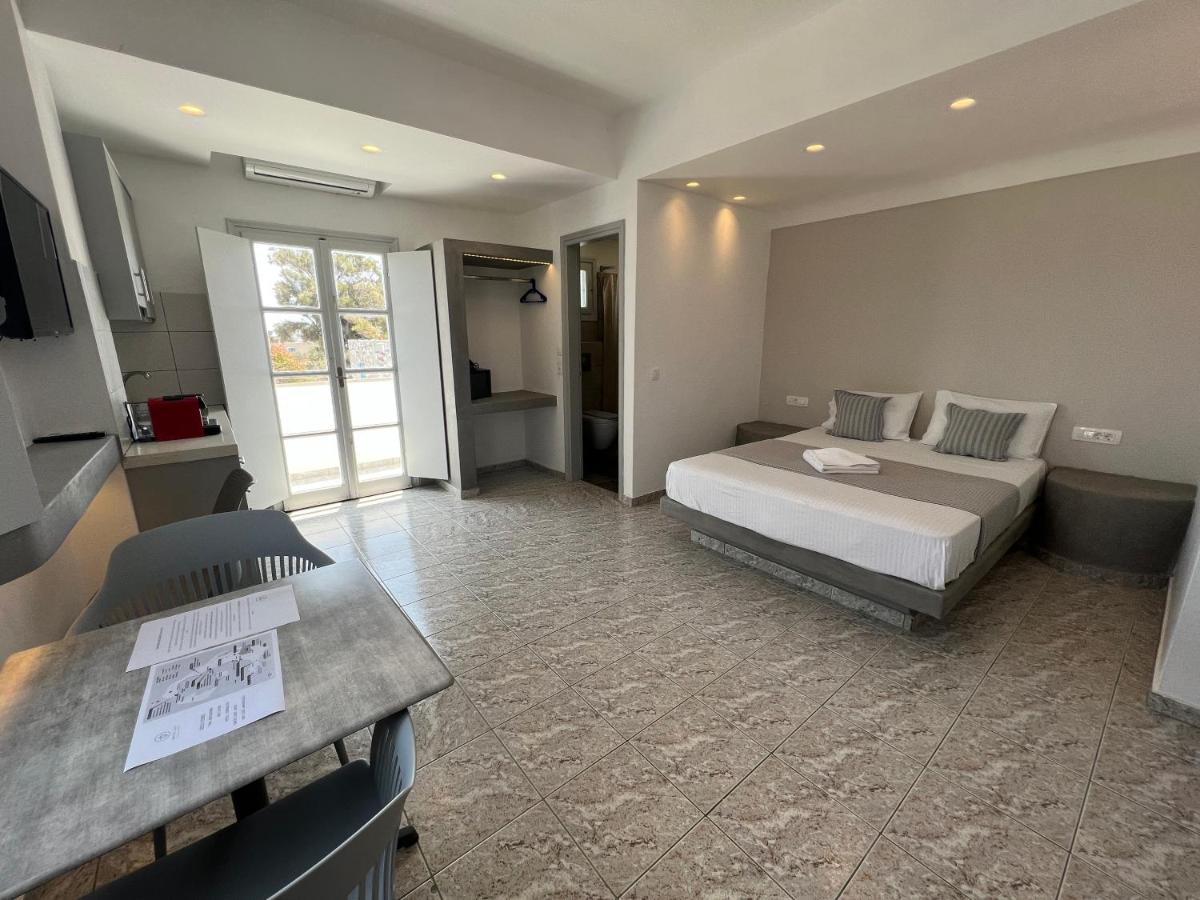 White Lily Suites & Lofts - Adults Only 16 Plus Perivolos  Exterior photo