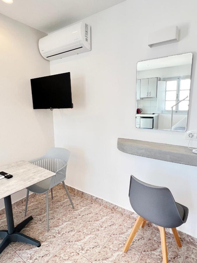 White Lily Suites & Lofts - Adults Only 16 Plus Perivolos  Exterior photo