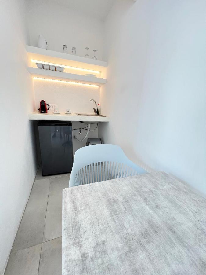 White Lily Suites & Lofts - Adults Only 16 Plus Perivolos  Exterior photo