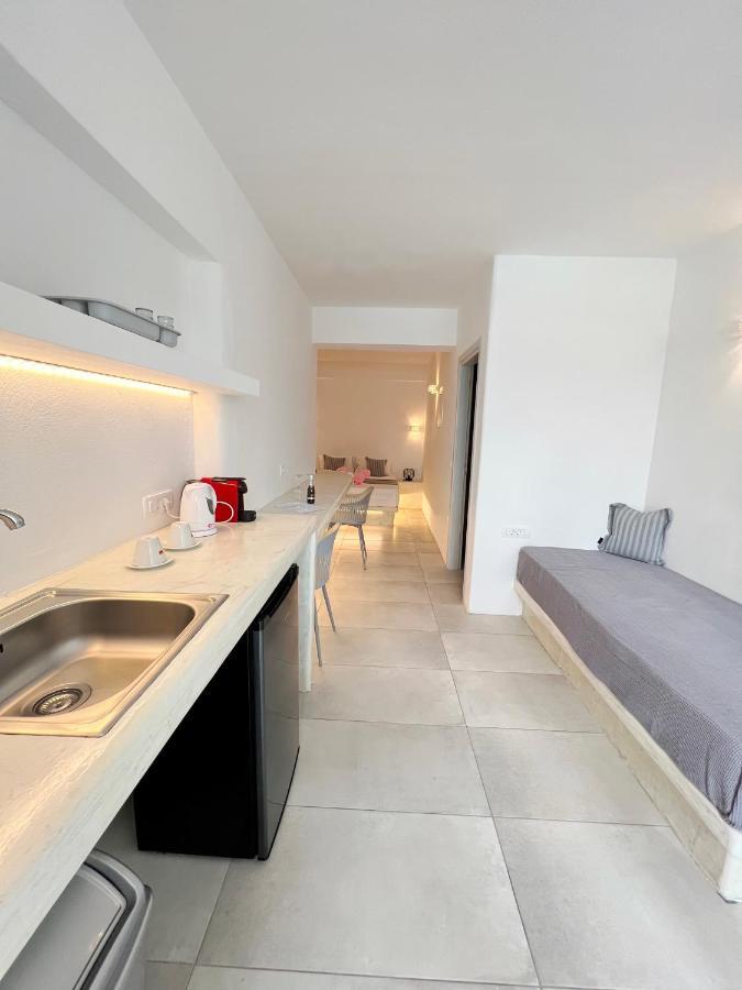 White Lily Suites & Lofts - Adults Only 16 Plus Perivolos  Exterior photo