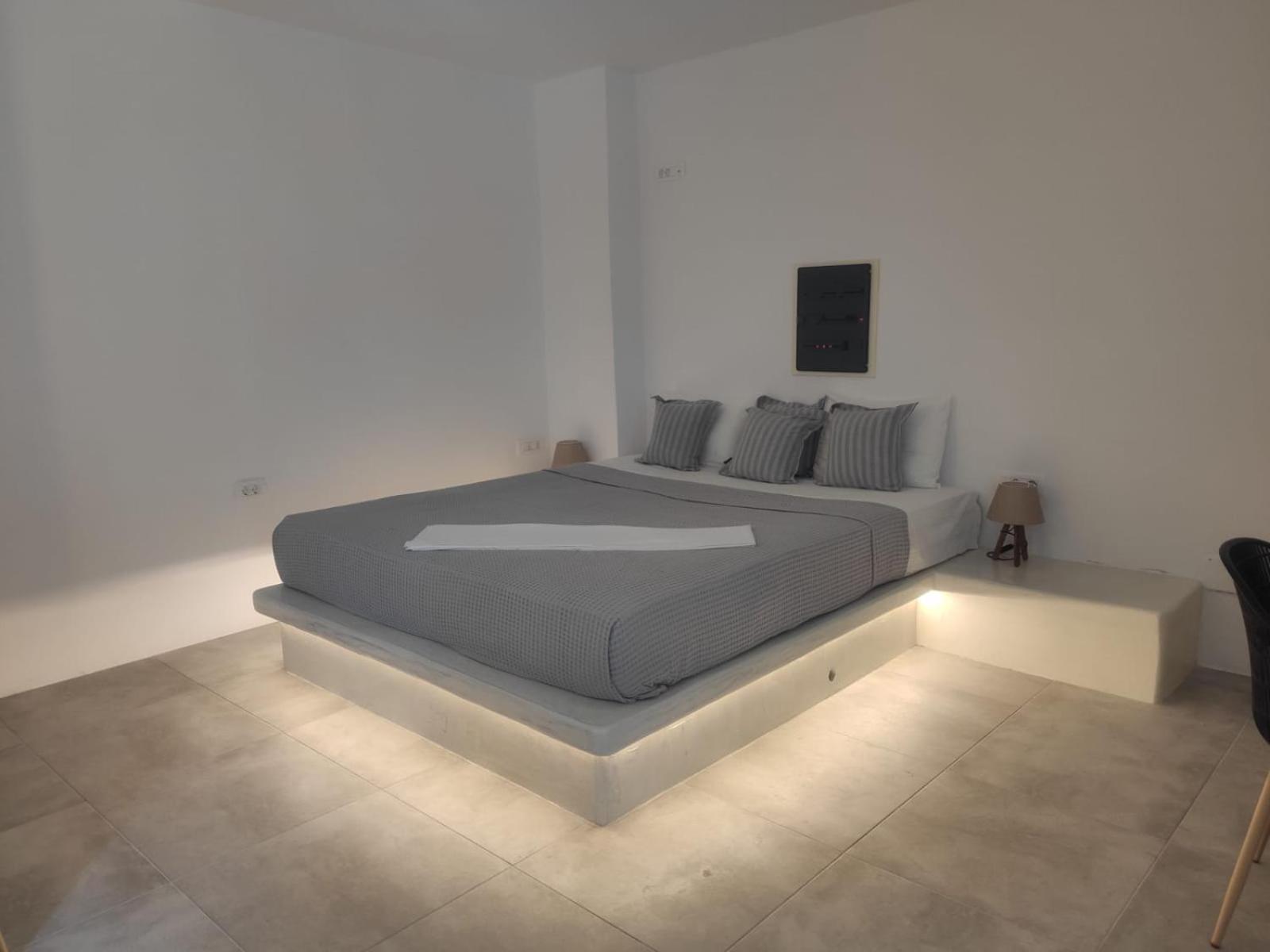 White Lily Suites & Lofts - Adults Only 16 Plus Perivolos  Exterior photo